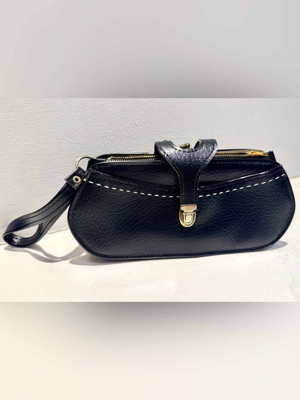 Vintage 1960s-1970s Black Pebbled Wristlet Accordion Style